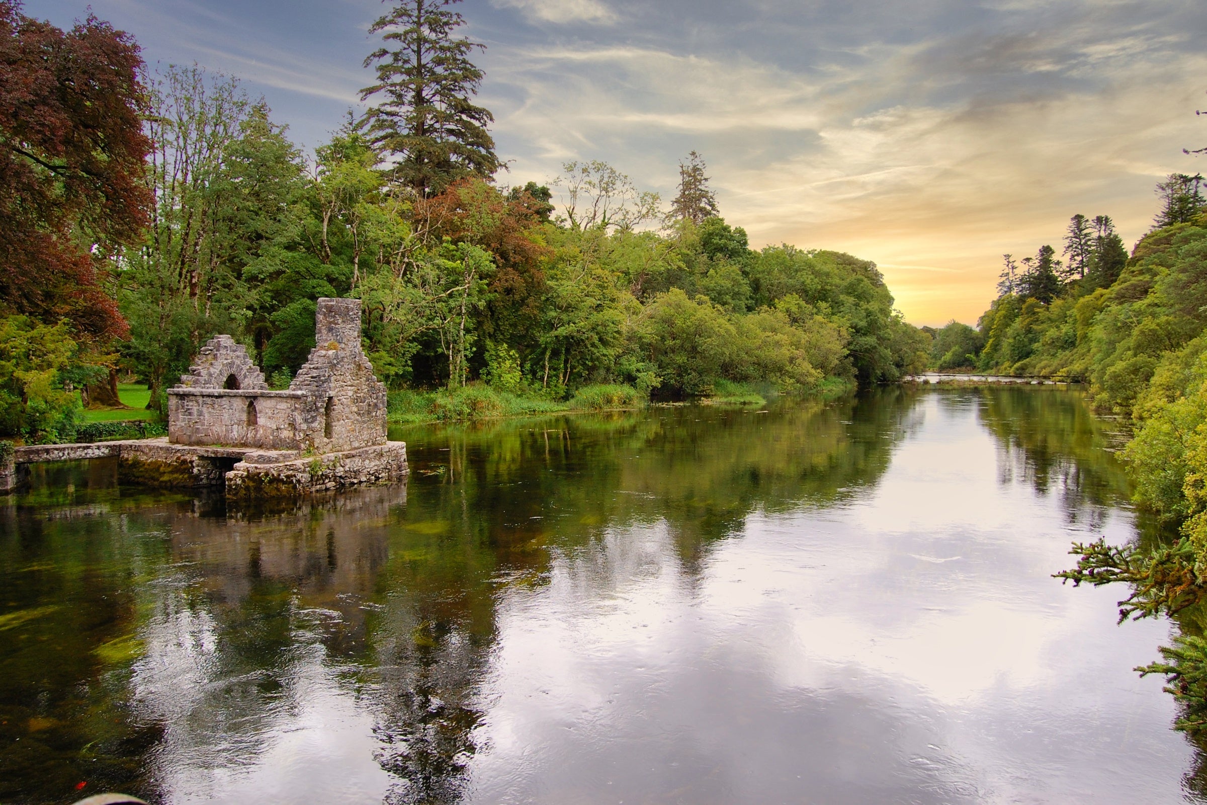 Scenic image of lake 