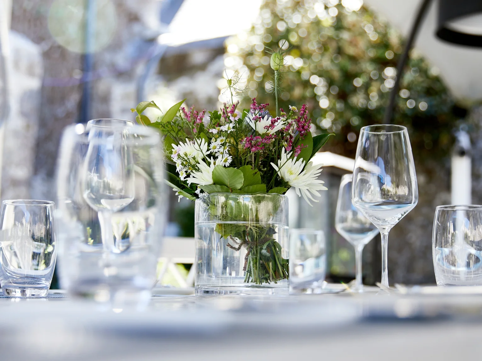 The fundamentals of food and beverage service - polishing glasses